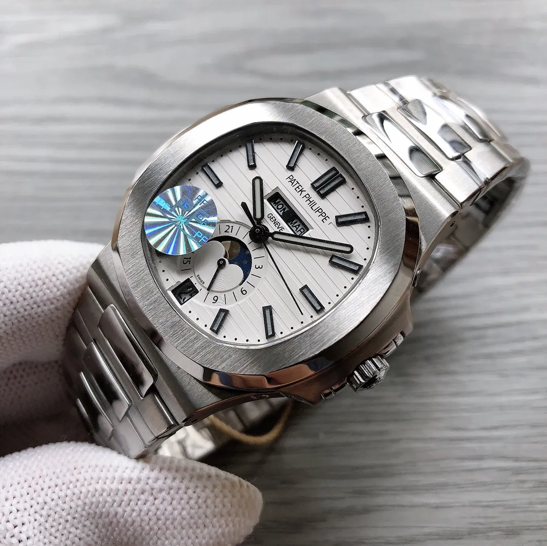 【Top Replica】💰6400! Patek Philippe -PATEK PHILPPE Sporty and elegant 5726/1A-010 🎮R40 Nautilus Annual Calendar Moon Phase Watch 5726 Series 1. PF factory disassembled the genuine watch and scanned the mold to open it The shell parts can be installed interchangeably with the genuine product. The structure of the watch case is the same as the genuine one. The holes on the shell are beveled. When the screws are turned in, they will move downwards to tighten the front cover. The three-layer waterproof ring screw-in crown makes the watch case super waterproof. 2. In the replica movement 3.0 era, the imported 9015 movement was used to modify the Cal. 324 S QA LU 24 H movement. There is no plywood on the movement. The movement is directly modified without increasing the thickness of the movement. The thickness of the entire watch is only 11mm (directly changing the movement requires ordering the movement in large quantities. The cost of ordering thousands at a time is huge. The non-market 2.0 plywood movement that sacrifices thickness can be compared) 🎮3. The steel band has good texture, can be bent flexibly, and is comfortable to wear. It does not have a deep bending range like some versions on the market. It cannot be worn on small wrists and the strap cannot be bent. The buckle is made of spring steel and has good elasticity. 4. Functions include three-hand time display, month and week calendar display, moon phase 24h display, the function is real and usable, the quick adjustment position of month and week is different from other versions on the market, and remains consistent with the original [PF] watch factory allows you to buy it at a fraction of the price! Enjoy the 95% authentic experience! 🎮Sanjie exquisitely recommends men’s Swiss fully automatic mechanical movement SJ carefully designed for you to take ultra-realistic photo shoots